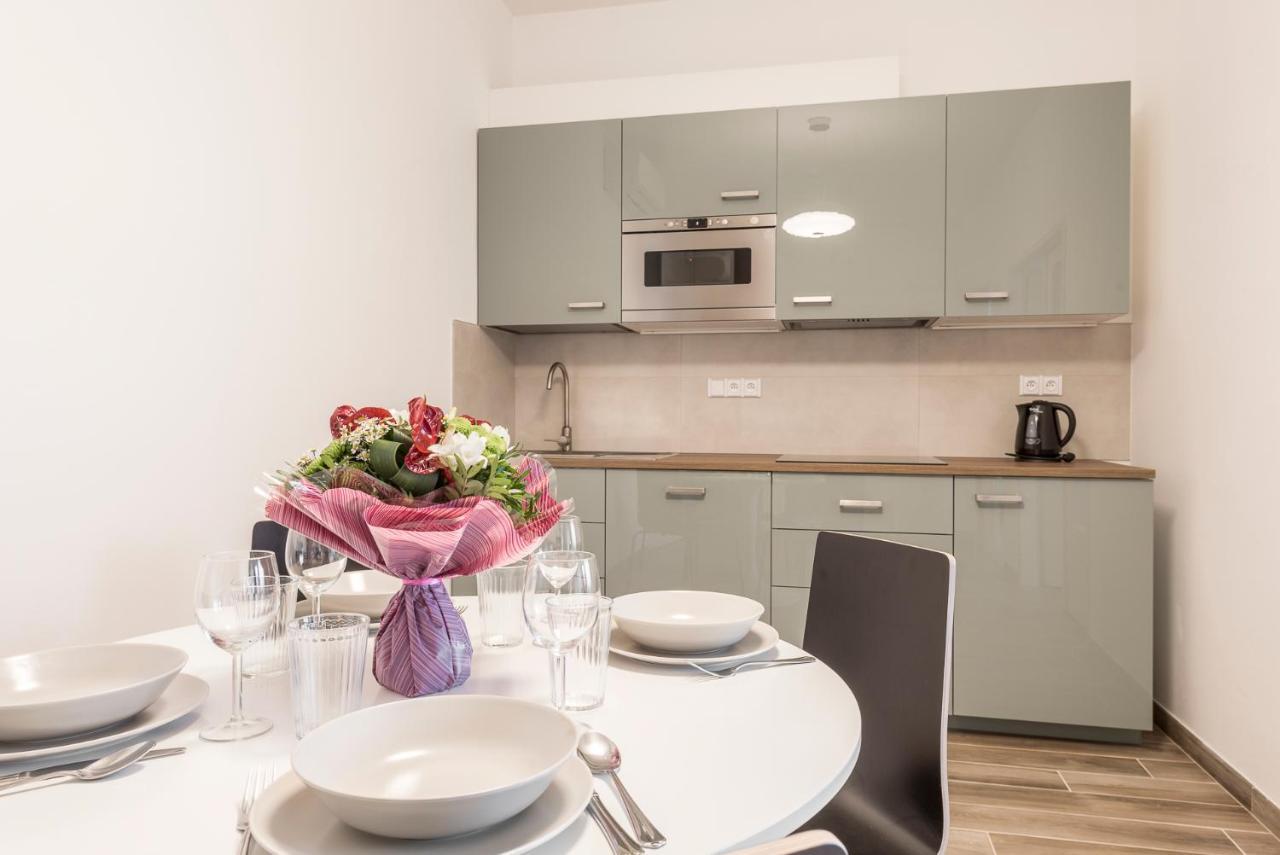 Merkur Apartments Прага Экстерьер фото
